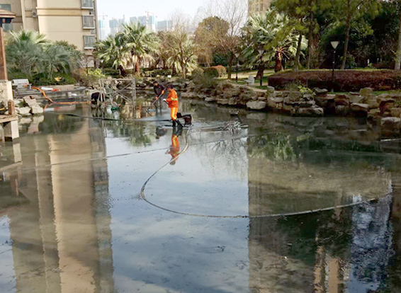 新龙景观池淤泥清理