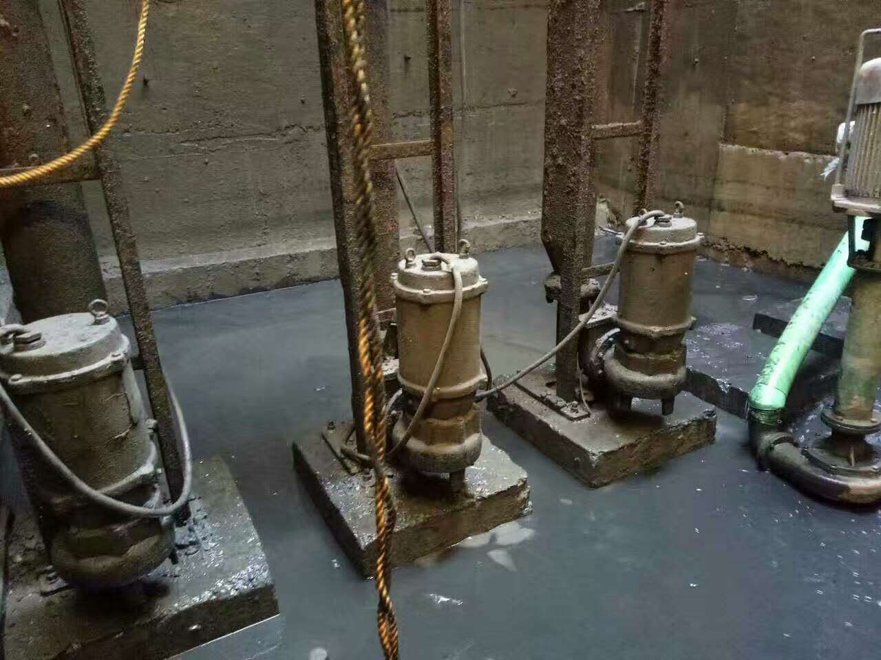 新龙污水池清理