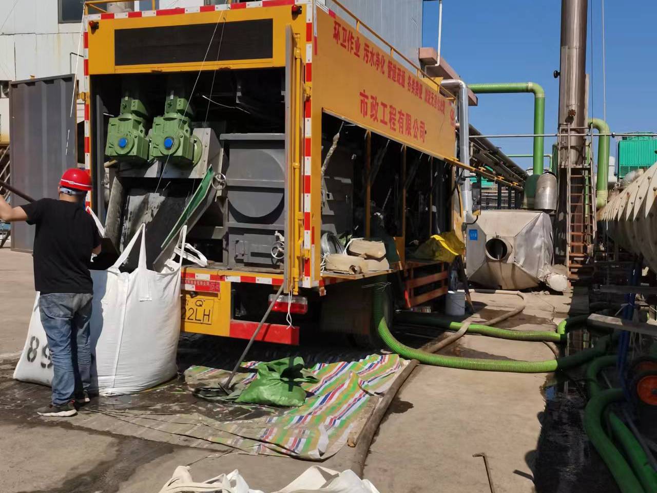 新龙淤泥压干处理